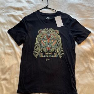 Nike Black Lion Graphic Men's Tee